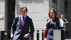 La expresidenta de ADIF Isabel Pardo de Vera La Fiscalía ha solicitado al juez del caso Koldo, Ismael Moreno, que retire el pasaporte a Pardo de Vera y al ex director general de Carreteras Javier Herrero, que han declarado este lunes por favorecer presuntamente adjudicaciones de obra pública a cambio de mordidas.