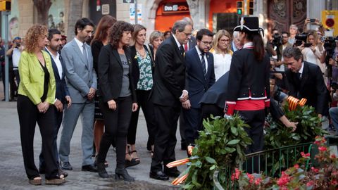 Ofrenda floral del Gobierno de Catalu�a en el monumento de Rafael Casanova en Barcelona. 