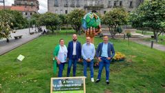 Los concejales Yoya Blanco, Iv�n Puentes, Tino Fern�ndez y Marcos Rey, en los jardines de San Francisco, en Pontevedra, decorados con motivo del d�a del medio ambiente