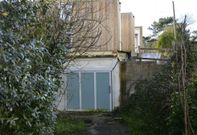 El Centro do Mel, que tiende a la ruina sin haber sido estrenado, ejemplifica la situaci�n. 