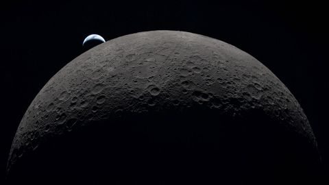 Otra vista parcial de la Tierra, parcialmente escondida por la Luna, tomada desde Orion con una Nikon D5