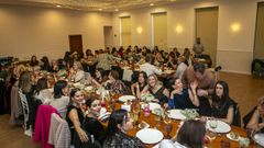 Los trabajadores del hospital de Barbanza se renen en una animada comida de Navidad