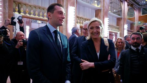 Marine Le Pen con el cabeza de lista a las elecciones europeas, Jordan Bardella, de 28 años.