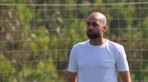 El entrenador del Celta, Claudio Gir�ldez, durante el amistoso ante el Acad�mico de Viseu.