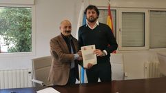 El presidente de la Confederacin Hidrogrfica del Mio-Sil, Jos Antonio Quiroga y el alcalde de Taboada, Roi Rigueira, en la firma del convenio