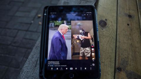 El presidente de EE.UU., Donald Trump, en una publicaci�n de la aplicaci�n TikTok, que quiere prohibir acus�ndola de espionaje