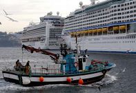 El �Adventure of the Seas� y el �Emerald Princess� coincidieron ayer en la estaci�n mar�tima. 