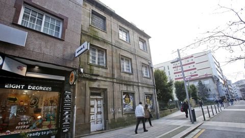 El edificio al que se quiere dar uso educativo est� pegado al CEIP �lvarez Limeses