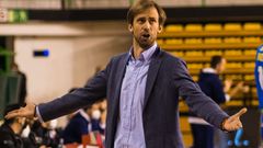 Armando G�mez, entrenador del COB.