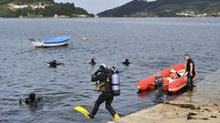 Vista de una limpieza de fondos marinos realizada en Mugardos 