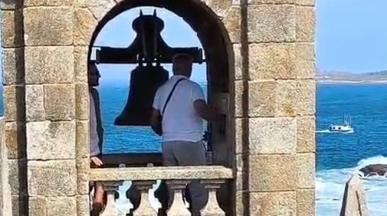 Las campanas de A Barca, en Muxía, sonaron después de muchos años