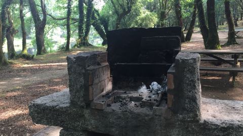 Barbacoa de piedra en Chaián, Santiago
