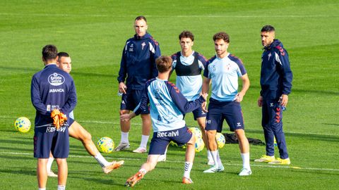 Los futbolistas del Celta, en el �ltimo entrenamiento previo al duelo ante el Rayo Vallecano.