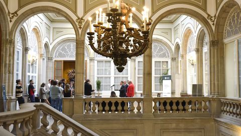 Luis L�pez y Fern�ndez Lores, durante su intervenci�n ante los medios tras la firma del convenio en la Diputaci�n