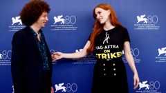 Michel Franco y Jessica Chastain, este viernes en el 80.� Festival de Venecia.