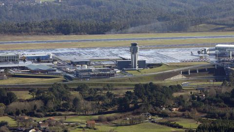 Vista aérea del aeropuerto de Santiago, con restricciones para el lanzamiento de objetos.