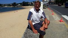 El periodista Pepe Domingo Casta�o en una imagen de archivo veraneando en Mera, Oleiros, en agosto del 2000