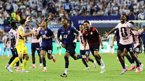 Los caboverdianos festejan el tanto con el que Sidny Lopes igualaba el partido ante la Albiceleste en la pr�rroga.