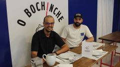 Xulio y Brais, de O Bochinche, dicen que el cierre de pulper�as emblem�ticas como El Puente, �donde nos junt�bamos siempre todos los amigos�, o el antiguo bodeg�n Os Concheiros, fue un �punto de inflexi�n� para definir el concepto de O Bochinche. El negocio (en el antiguo bajo de Gomistar) abre de martes a s�bado, de 13.30 a 15.30 y de 20.30 a 22.45 horas, y los domingos de 13.30 a 15.45 horas. 