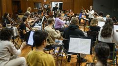 Ensayo de la orquesta del grado profesional del conservatorio de Ourense.