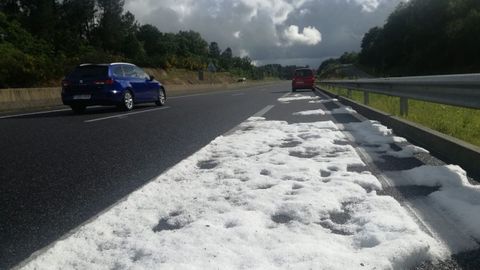 Granizo en la autov�a AG-31 (enlace A-52-Celanova)