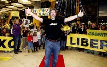 Juan L�pez de Uralde a la llegada al aeropuerto tras su detenci�n en Copenhague.