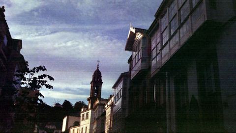 La irrepetible villa de Santa Marta de Ortigueira tiene un lugar de honor en el universo literario de Elena Quiroga; autora que, por cierto, dedicó a la memoria de Cunqueiro su discurso de ingreso en la Real Academia Española.