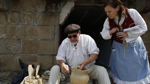 Os artesns traballaron en vivo e explicaron os segredos dos seus oficios