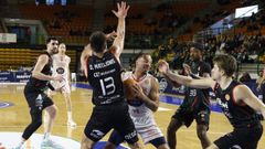 Kalscheur, encajonado por la defensa mallorquina