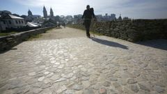 En Porta Mi�� se acondicion� un tramo de prueba de nuevo piso del adarve de la Muralla de Lugo