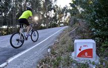 Un aficionado, ayer en la subida a O zaro, donde se recuerdan los tiempos de Purito.