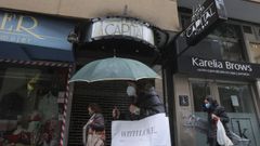 El pub The Capital est� ubicado en el n�mero 2 de la calle Alfredo Bra�as, en el Ensanche compostelano