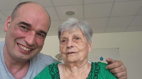 Mar�a Mu�iz, con su hijo.