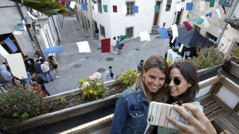 La terraza del bar La Misi�n ofrece unas vistas a la parte central del barrio de A Tiner�a