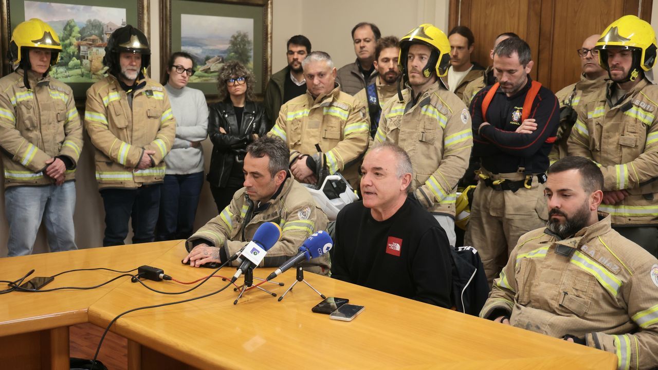 Los bomberos de Ferrol y la oposición exigen un mínimo de nueve efectivos por turno tras el incendio en Recimil: «Estamos abandonados»