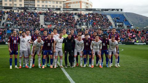Iván forte posó con los veintidós jugadores de inicio.