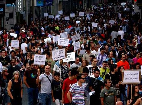 Los ciudadanos indignados que reh�yen de la partitocracia cl�sica (en la imagen la manifestaci�n de octubre del 2011) ya no ven al BNG como una opci�n alternativa, sino como parte del problema. 