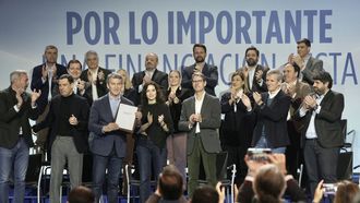 Feijoo, junto a los presidentes y l�deres auton�micos del PP, tras la firma de la llamada Declaraci�n de Zaragoza. 
