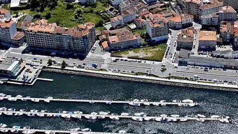 Parcela del Estado en la avenida del Urguay que el Concello de Pontevedra propone que se destine a vivienda pública