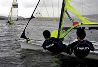 Los hermanos Paz, esta semana durante una de sus salidas al mar con la pareja rusa.