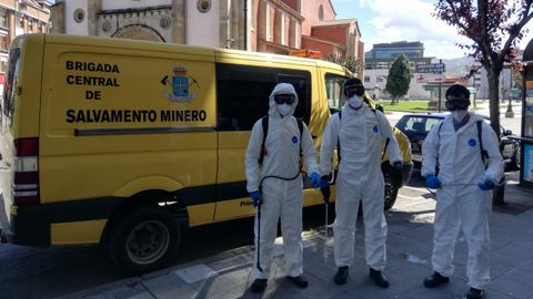 Tres mineros de la Brigada Central, en Langreo