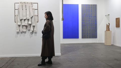 Obra de los creadores gallegos Pablo Barreiro, �nxel Huete y Rosendo Cid, en el stand de la galer�a coru�esa Nord�s.