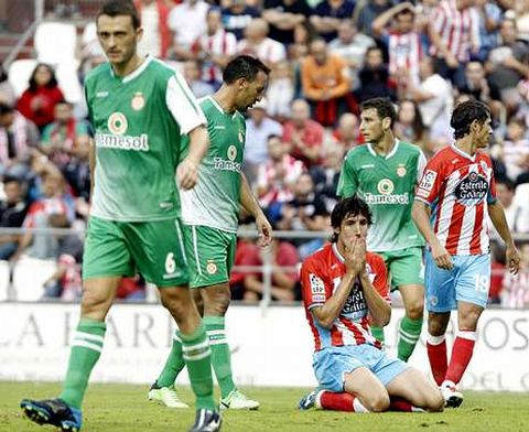 Fran Sandaza, lament�ndose de una ocasi�n fallada ante el Girona.