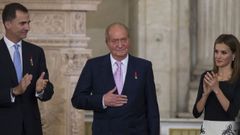 Juan Carlos I en su abdicacin el<strong>18-6-2014:Lo hice sin amargura ni resentimientos, y con la certeza de que mi hijo actuara a su manera en inters de la Corona</strong>