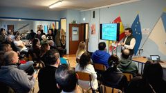 El secretario xeral de Emigracin explica el programa Galicia Retorna durante una visita a Alemania.