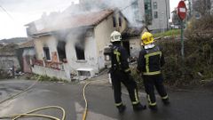 Prenden fuego a la casa okupa que el Concello tapi� ayer