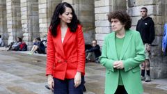 Mar�a Rozas (CA), primera teniente de alcalde de Santiago, y Goretti Sanmart�n (BNG), alcaldesa, en la Praza do Obrdoiro
