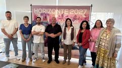 Na imaxe, de esquerda a dereita: Francisco Calo (alcalde de Outes), Mara Maneiro (teniente de alcalde de Porto do Son), Pablo Castieira (Vella Escola), Mariano Lago (presidente do GALP Costa Sostible), Manuela Oviedo (xerente do GALP Costa Sostible), Margarita Lmela (alcaldesa de Cee), M Luisa Rodrguez Riveiro (Concelleira de Cultura de Cee), e Dolores Pena (tcnica de empleo de Carnota)