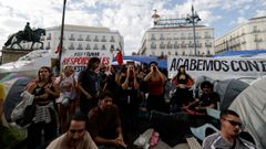 Algunos de los manifestantes acampados en la Puerta del Sol de Madrid