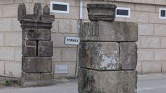 Los monolitos de acceso al pazo Torres Agrelo en Redondela